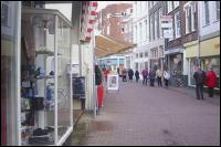 Voorstraat rechts van winkel