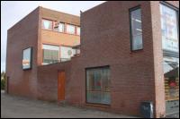 Woning met patio en bedrijsruimte